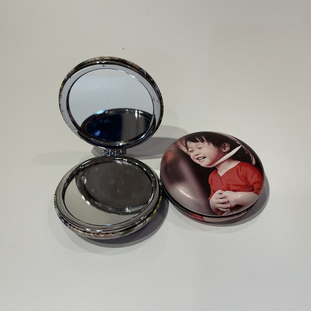Gương nhũ mini soi được 2 mặt - Gương trang điểm cầm tay mini hình em bé ngộ nghĩnh, gương soi bỏ túi