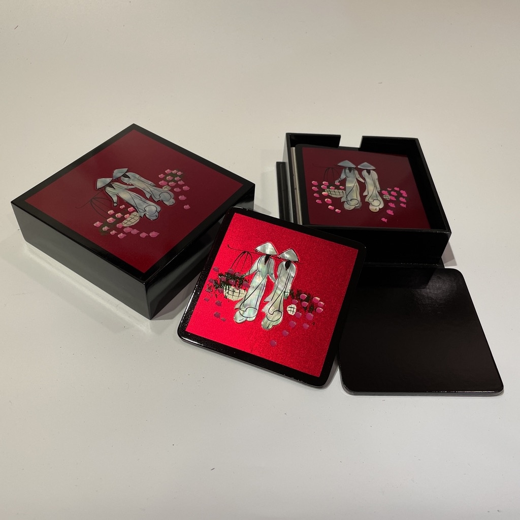 Miếng lót ly nước cao cấp cẩm xà cừ, hình cô gái Việt Nam, màu trắng trang nhã, phong cách hoài cổ